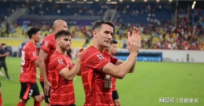  罗马训练开放日，集结日迎来里程碑引欢呼，亚冠在即，球队文化再被提及