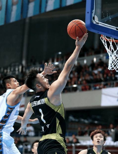 包含西甲倒计时，山东男篮加时末段完成体检，细节引发关注，媒体盛赞，赛季目标并未改变的词条